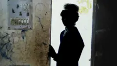 عشرات الأطفال أقاموا في المسجد قبل هدمه 