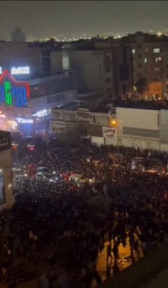 Imagen de una protesta en Irán verificada por la BBC.