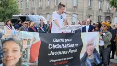 اولیویه گروندو، شهروند فرانسوی که قبلا در اوین زندانی بود از شکنجه در این زندان می‌گوید