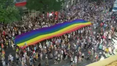 برگزاری رژه رنگین‌کمانی به‌رغم ممنوعیت در مجارستان
