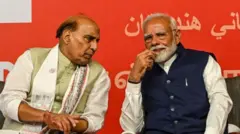 भाजपाच्या एका कार्यक्रमात पंतप्रधान मोदी आणि संरक्षण मंत्री राजनाथ सिंह