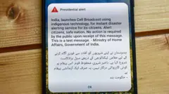 शनिवार को लोगों के मोबाइल फ़ोन पर आया मैसेज