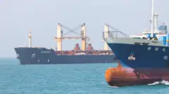 Navios no estreito de Ormuz