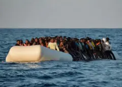 Migrants sur un bateau gonflable
