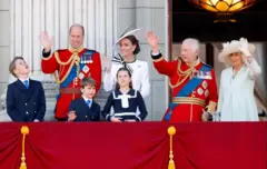 มีพระราชวงศ์อังกฤษเพียง 7 พระองค์ ที่ร่วมเสด็จออกสีหบัญชร ในพิธีสวนสนามและกระทำสัตย์ปฏิญาณต่อธงชัยเฉลิมพลของปีนี้