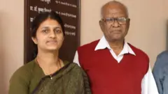 डॉ. मेघा पानसरे, गोविंद पानसरे
