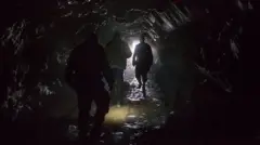 ማዕድን አውጪዎች ከመሬት በታች 