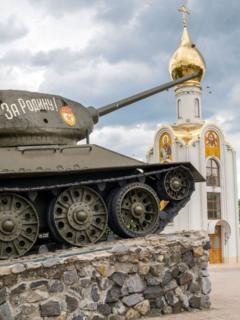Un tanque en un monumento en Tiráspol