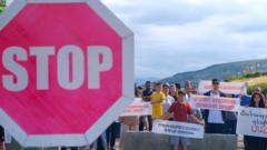 Карабахские армяне организовали акцию протеста на дороге из Агдама в Степанакерт