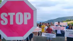 Карабахские армяне организовали акцию протеста на дороге из Агдама в Степанакерт