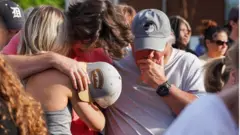 Mourners wey attend vigil