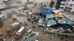 محيط مستشفى الشفاء شمالي قطاع غزة 