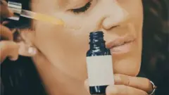 Baasiin waa kiimiko laga abuuray hababka dabiiciga ah iyo kuwa bini'aadamka labadaba, si degdeg ah ayuuna hawada ugu faafaa.