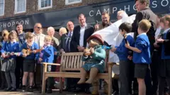 Velika Britanija: Sređena statua mede Pedingtona posle vandalizovanja