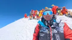 ३२औँ पटक सगरमाथा पुगेपछि।