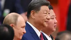 De izquierda a derecha, Vladimir Putin, Xi Jinping y Kim Jong-un.