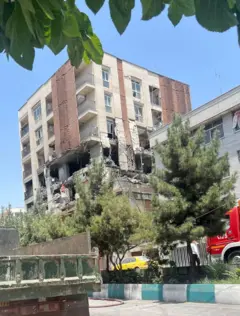 ساختمان نبش خیابان ۲۶ گیشا که سی‌ام خرداد مورد حمله قرار گرفت
