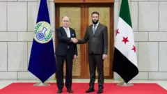 احمد شرع، رئیس موقت دولت انتقالی سوریه پس از سقوط اسد و فرناندو آریاس، رئیس سازمان جهانی نظارت بر سلاح‌های شیمیایی
