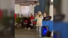 ساز یک نوازنده زن که در یکی از خیابان‌های رشت ویولون می‌نواخت توسط پلیس توقیف شد