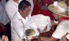 Naacha kantiibaan Meeksikoo Viktar Huugoo Soosaa fuudhe kun badhaadhina fiddi jedhamtee amanamti