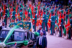 Aworan awọn Ologun pẹlu aarẹ Buhari