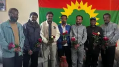ከግራ ወደ ቀኝ፡ ዳዊት አብደታ፣ ሚካኤል ቦረን፣ ለሚ ቤኛ፣ ገዳ ኦልጅራ (ዶ/ር)፣ ገዳ ገቢሳ (ዶ/ር)፣ ኬነሳ አያና እና አብዲ ረጋሳ።