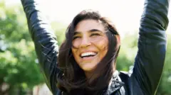 Mwanamke mwenye furaha