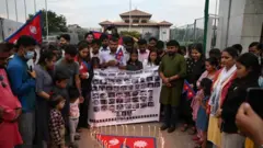 जेन जी प्रदर्शनमा शहीद भएकाहरूलाई श्रद्धान्जली दिन दीप प्रज्वलन गरिँदै