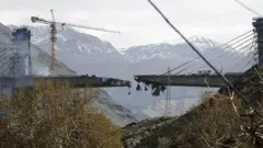 ۳ آوریل ۲۰۲۶، کرج: بخش‌های بزرگی از پل بی‌۱ پس از حملهٔ هوایی منتسب به آمریکا و اسرائیل ویران شده است.