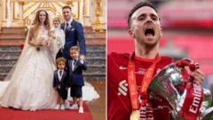 ጆታ ኣብ መርዕኡ (ብፀጋም) - ጆታ ዋንጫ ሒዙ ኣብ ሜዳ (ብየማን)