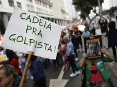 Manifestantes contra anistia em ato do 7 de Setembro