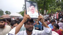 আন্দোলনকারীদের ছবি