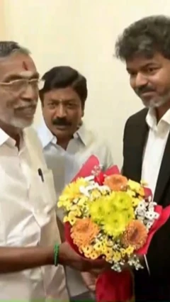 அதிமுகவின் ஒரு பிரிவு எம்.எல்.ஏ.க்களை விஜய் சந்தித்தபோது நடந்தது என்ன? 