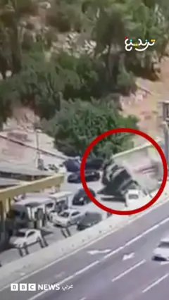 انقلاب شاحنة واصطدامها بـ 4 مركبات على طريق القدس