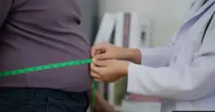 Man wey dey take measurement