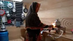 রান্নার জন্য চুলায় গ্যাস না পাওয়ার অভিযোগ করছেন অনেকেই