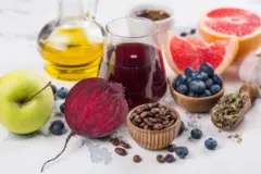 লিভার ডিটক্স বা 'পরিষ্কারের' জন্য বাজারে নানা ধরনের হারবাল পণ্য পাওয়া যায়।