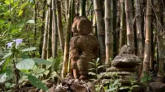 கடந்த ஆறு மாதங்களாக இந்தக் குடும்பம் மட்டும் காட்டில் தனியாக வசித்து வருவது சமீபத்தில்தான் வெளிச்சத்திற்கு வந்தது.