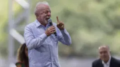 Lula durante um discurso. 