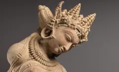 લૂંટી જવાયેલી પ્રાચીન વસ્તુઓ