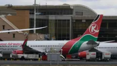 Indege ya Kenya Airways iparitse ku kibuga 