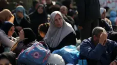 Aba nye Gaza barabandanya kubangamirwa gusubira iwabo.