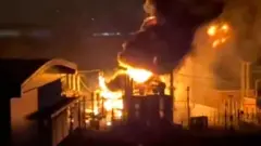 Veliki požar u blizini aerodroma Hitrou u Londonu