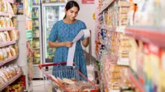 સોમવારથી જીએસટીના નવા દર લાગુ, કઈ વસ્તુઓ સસ્તી થશે, 5 અને 18 ટકાના નવા દર, 12 અને 28 ટકાના દર નાબૂદ, નરેન્દ્ર મોદીનું રાષ્ટ્રજોગ સંબોધન, બીબીસી ગુજરાતી 