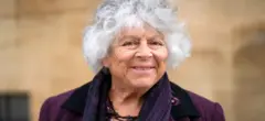 Miriam Margolyes, atriz e escritora premiada, participa do Oxford Literary Festival 2025 em 29/3, em Oxford, na Inglaterra,