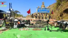 ရခိုင်-ပဲခူးအစပ် မိုးထိတောင်စခန်းကို ၂၀၂၅ ခုနှစ် ဇန်နဝါရီ ၂၆ ရက်က အေအေ သိမ်းပိုက်ပြီးနောက် ရရှိထားတဲ့ လက်နက်တွေ