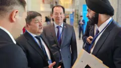 Акылбек Жапаров жана Дүйнөлүк банктын президенти Аджай Банга менен өткөн жылы апрелдеги жолугушууда. 