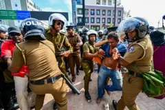 ශ්‍රී ලංකා පොලිසියට මානව හිමිකම් කඩ කිරීම සම්බන්ධව දිගින් දිගටම චෝදනා එල්ල වීම හේතුවෙන් පොලිසියේ මානව හිමිකම් චර්යාව පිළිබඳව නැවත විමසා බලන්නට සිදුව තිබේ.