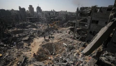 مشهد للدمار الذي لحق ببعض المنازل في قطاع غزة جرّاء القصف الإسرائيلي.