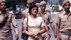 చార్లెస్ శోభరాజ్ 1944 ఏప్రిల్ 6న వియత్నాంలో జన్మించారు. 